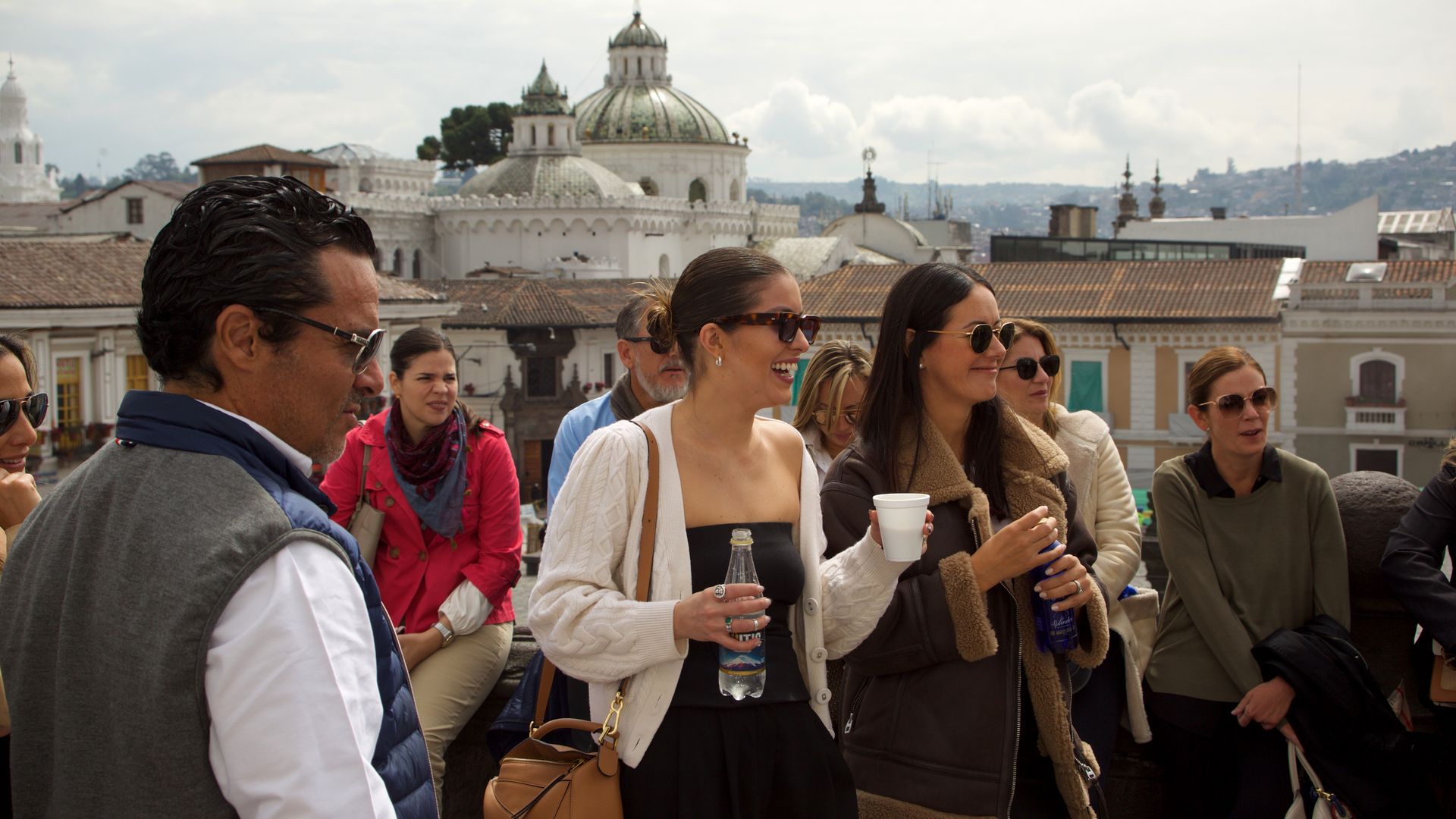 Latitude 0° Red Carpet: A Middle of the World Welcome
